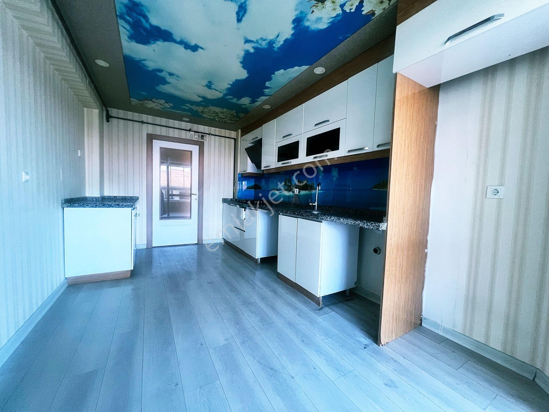 Sancaktepe Merkezde Sarıkamış Ve Salı Pazarı Yanı 4+1 Ful Yapılı - Görsel 3