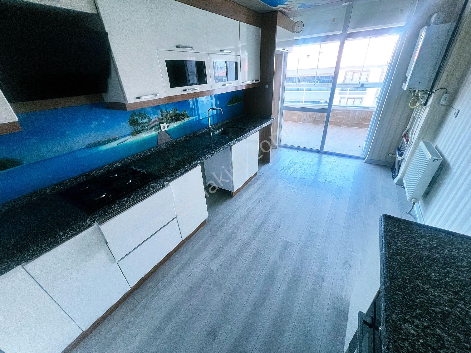 Sancaktepe Merkezde Sarıkamış Ve Salı Pazarı Yanı 4+1 Ful Yapılı