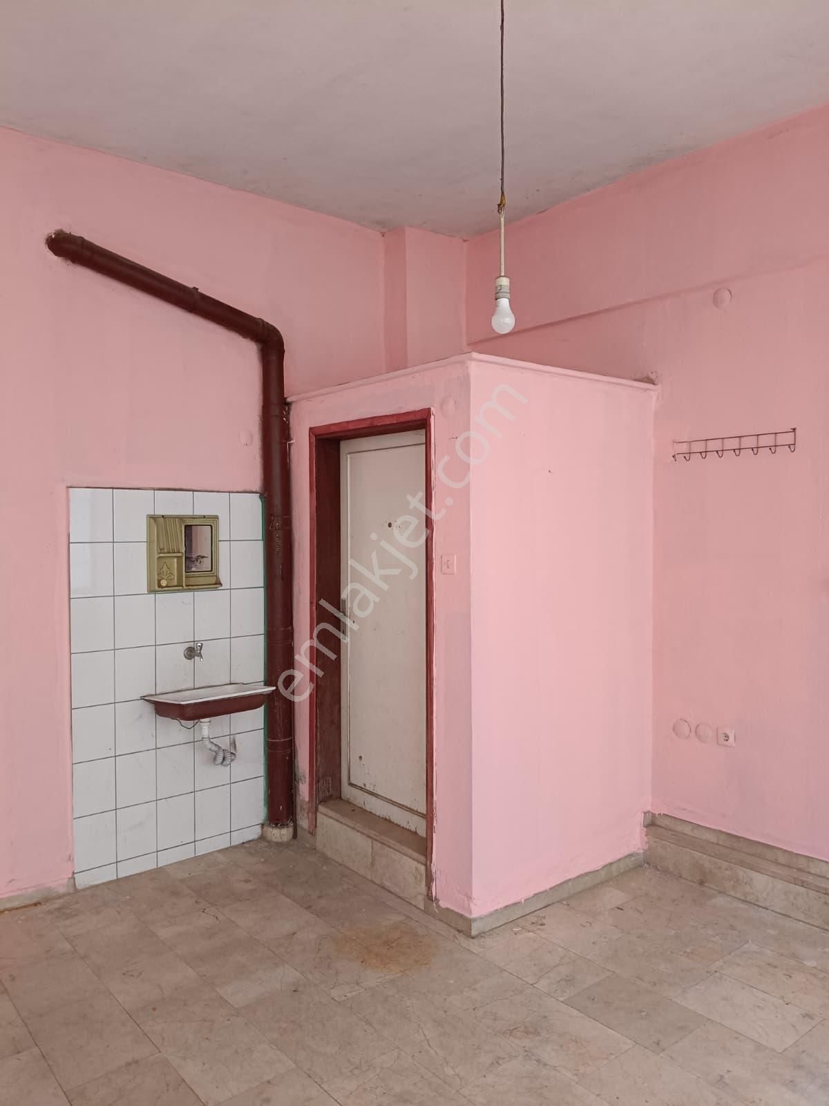 Merkezi Konumda 42 M² Ferah Depo – Geniş Ön Cephe, Kolay Erişim! - Görsel 3