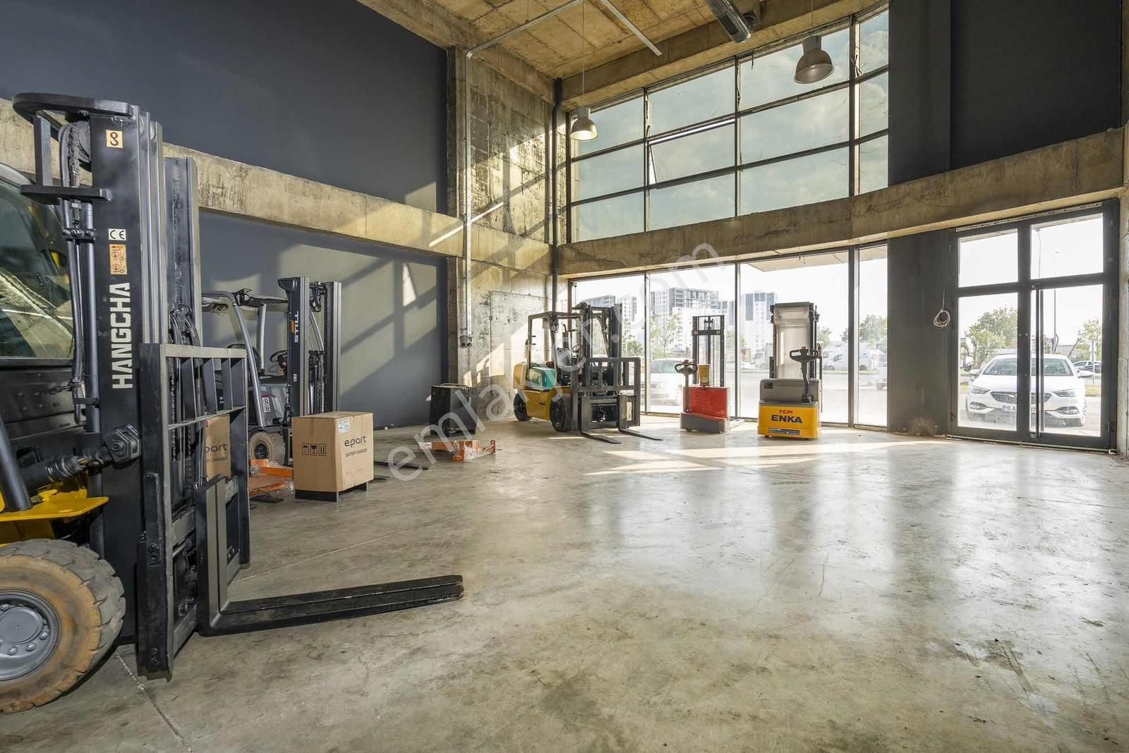 Cb Black'tan 23 Nisan Cadde Üzeri Emsalsiz Dükkan - Görsel 13