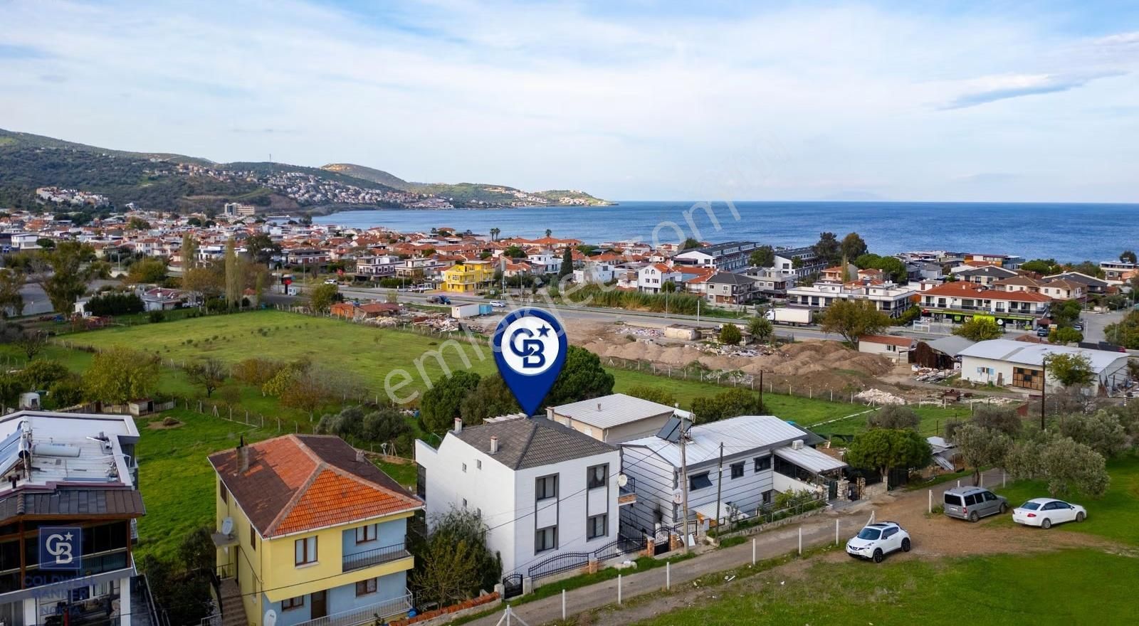 Foça Cumhuriyet Mah. Satılık 6+2 Müstakil Tripleks Villa - Görsel 1