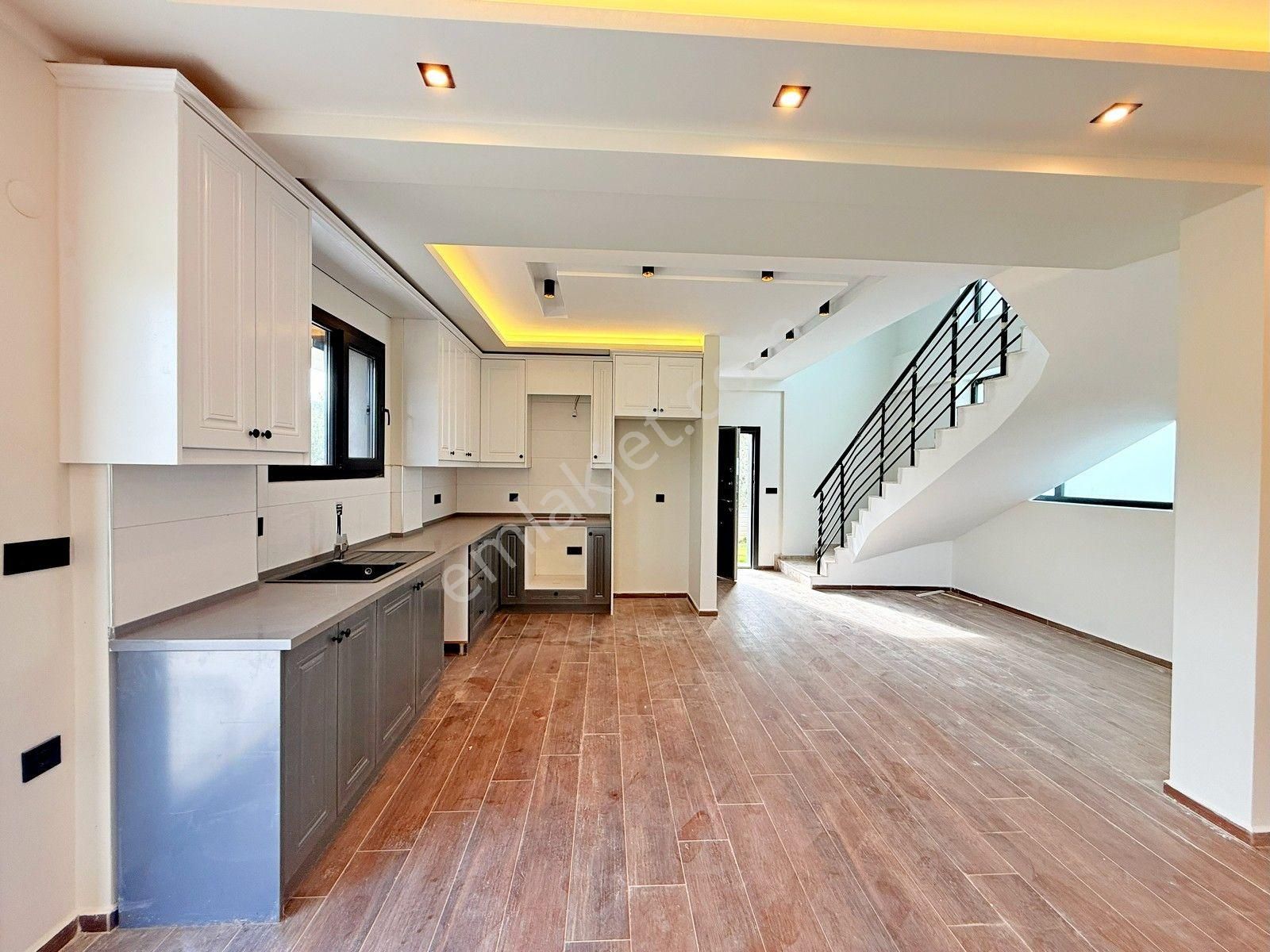 Kuşadası Satılık Davutlarda Havuzlu Sitede 3+1 Villa - Görsel 28