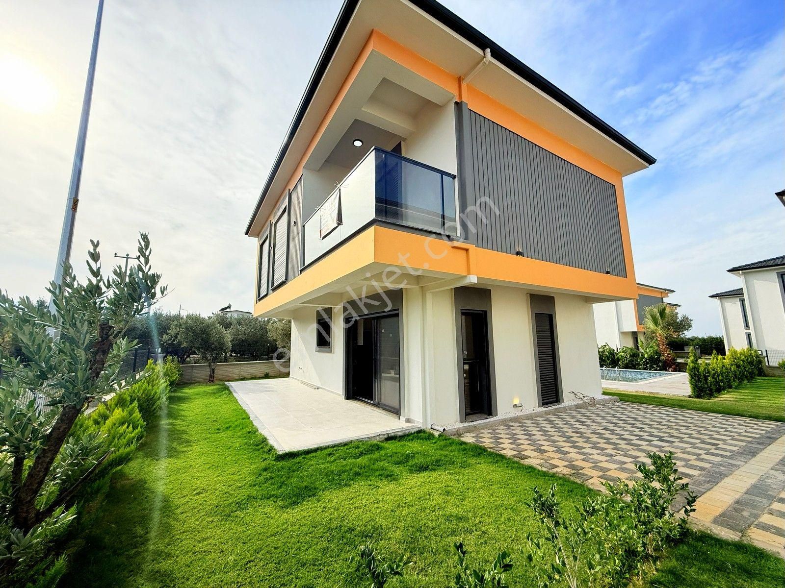 Kuşadası Satılık Davutlarda Havuzlu Sitede 3+1 Villa - Görsel 6