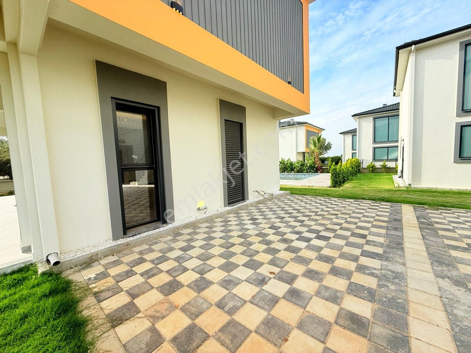 Kuşadası Satılık Davutlarda Havuzlu Sitede 3+1 Villa - Görsel 11