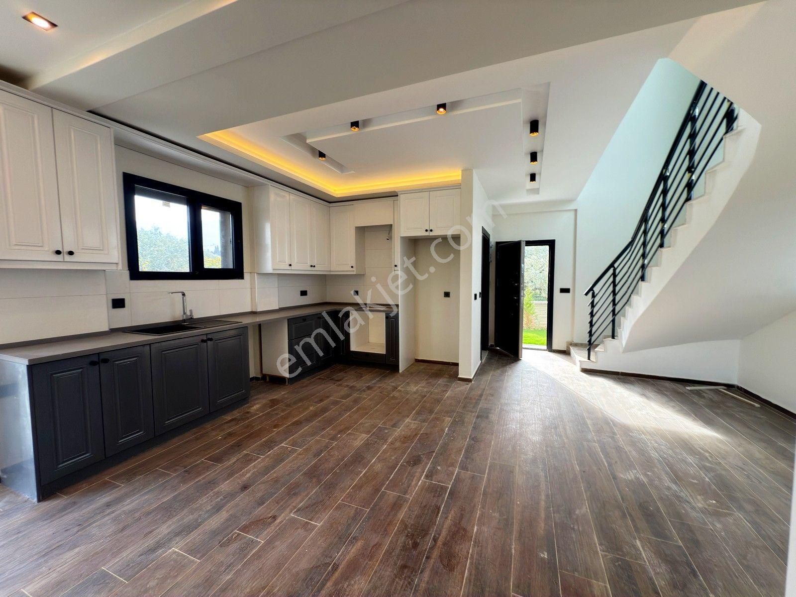 Kuşadası Satılık Davutlarda Havuzlu Sitede 3+1 Villa - Görsel 16