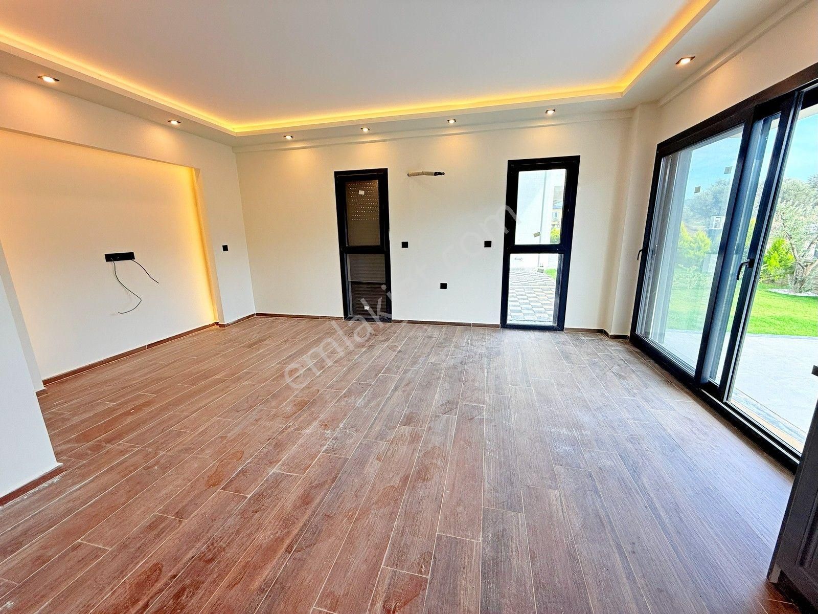 Kuşadası Satılık Davutlarda Havuzlu Sitede 3+1 Villa - Görsel 18