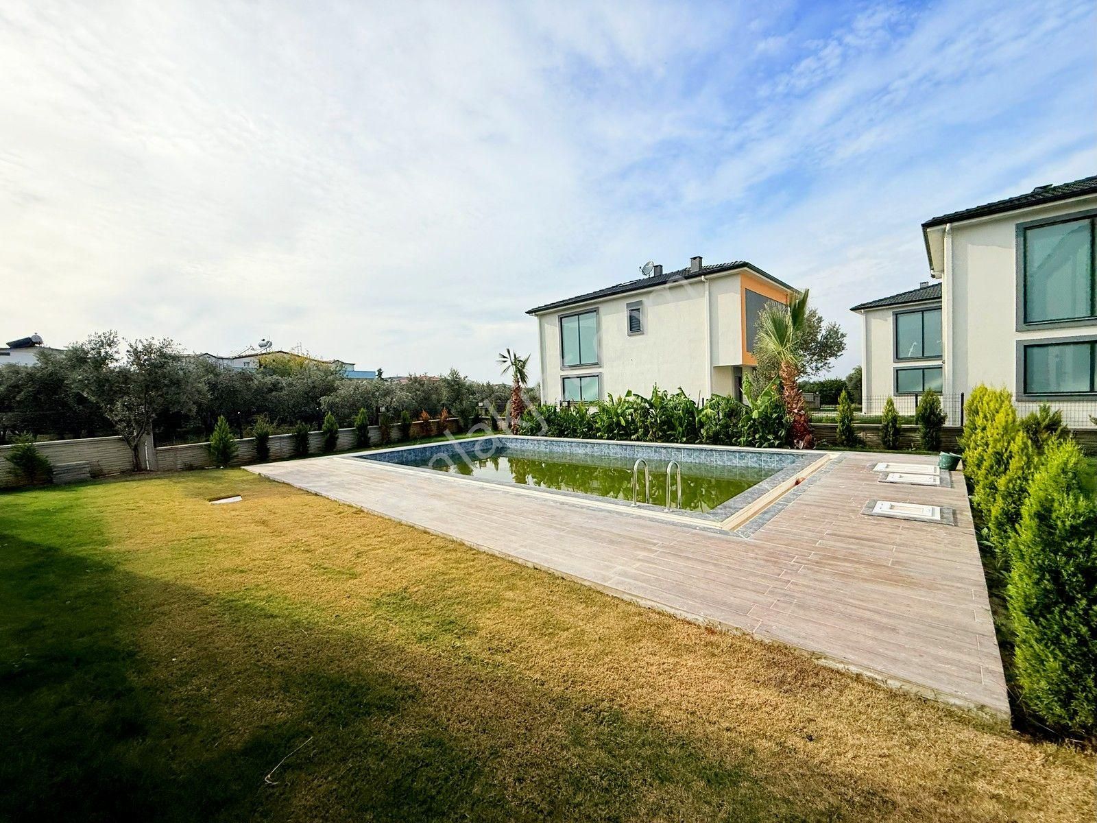 Kuşadası Satılık Davutlarda Havuzlu Sitede 3+1 Villa - Görsel 4