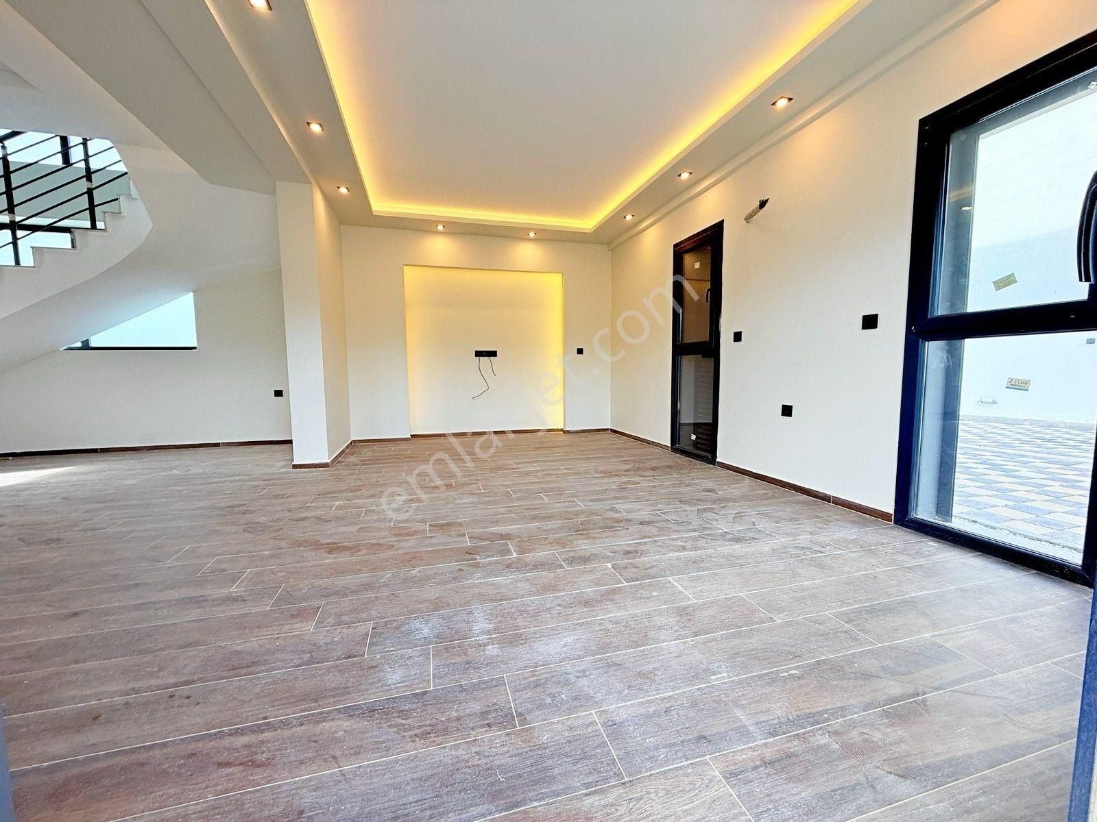 Kuşadası Satılık Davutlarda Havuzlu Sitede 3+1 Villa - Görsel 19