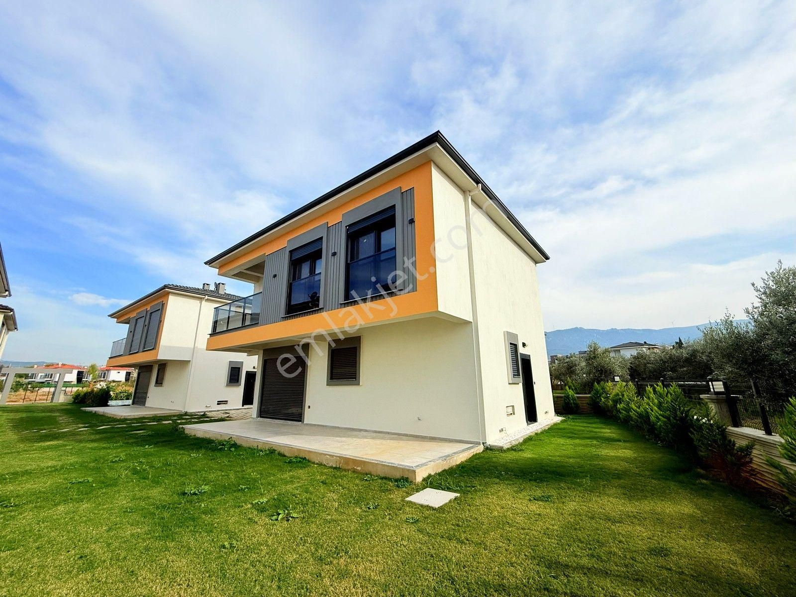 Kuşadası Satılık Davutlarda Havuzlu Sitede 3+1 Villa - Görsel 14