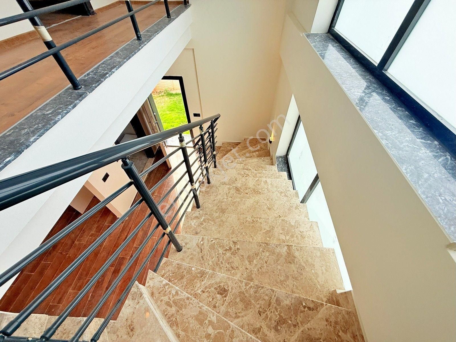 Kuşadası Satılık Davutlarda Havuzlu Sitede 3+1 Villa - Görsel 31