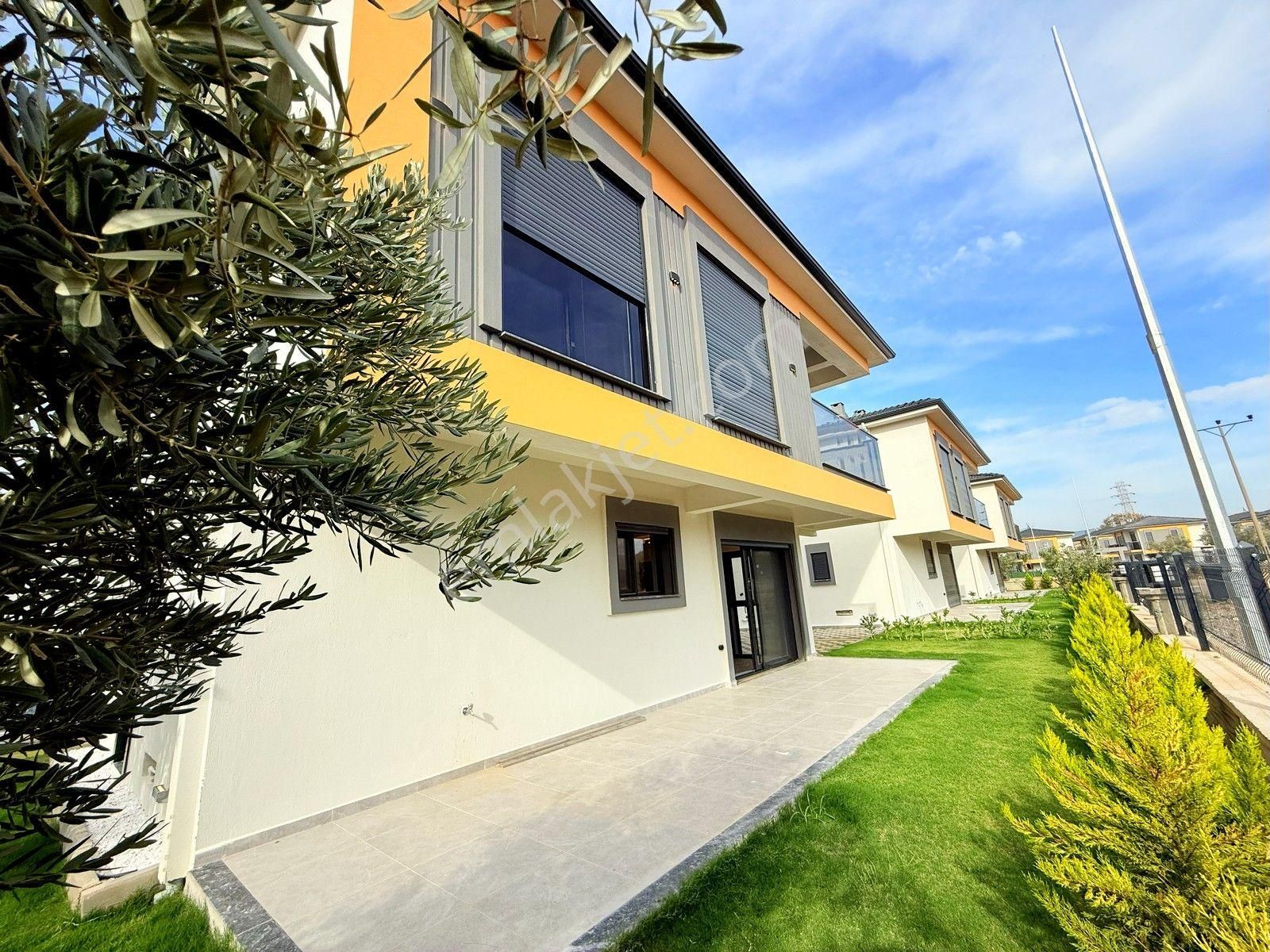 Kuşadası Satılık Davutlarda Havuzlu Sitede 3+1 Villa - Görsel 7