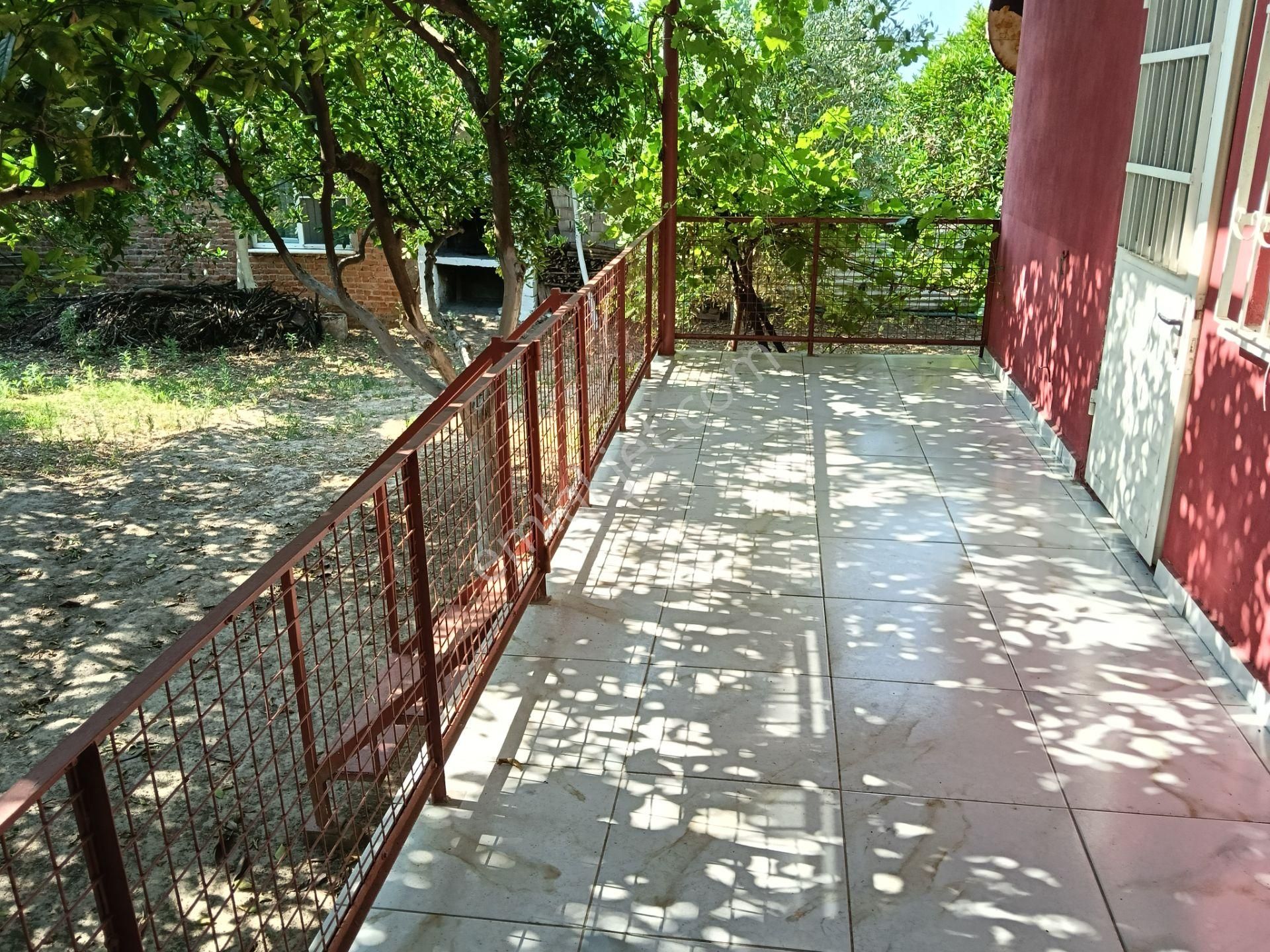 Kuyucak Çobanisa Mahallesinde Eşyalı Satılık Müstakil Bahçeli Ev - Görsel 5