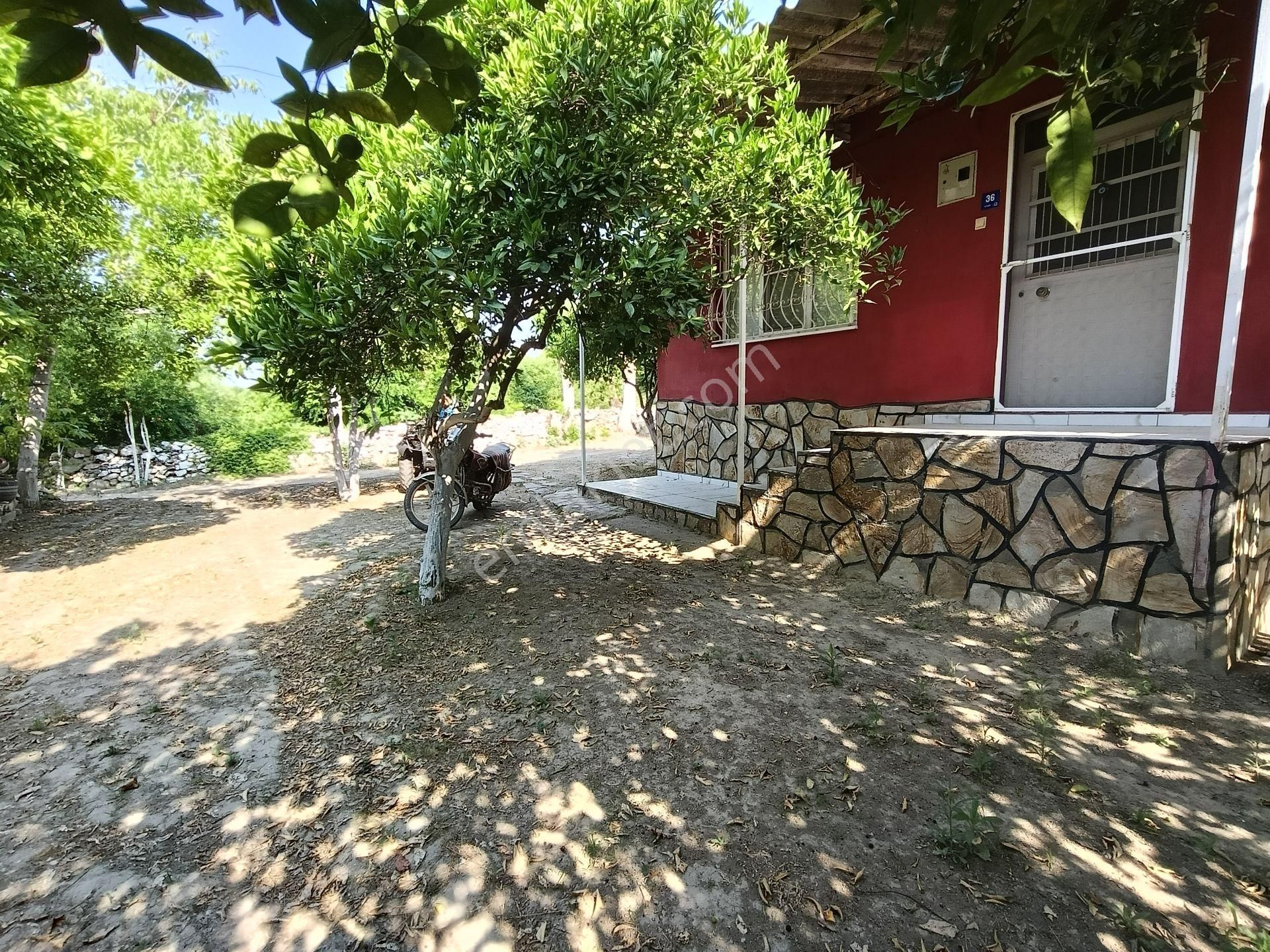 Kuyucak Çobanisa Mahallesinde Eşyalı Satılık Müstakil Bahçeli Ev - Görsel 3