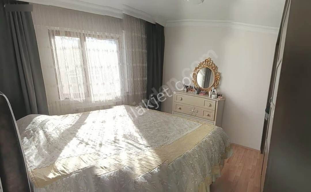 Uzman Emlak'dan Yunusemre Cadde'sinde Orta Katta Bağımsız Yapılı 3+1 Daire - Görsel 8