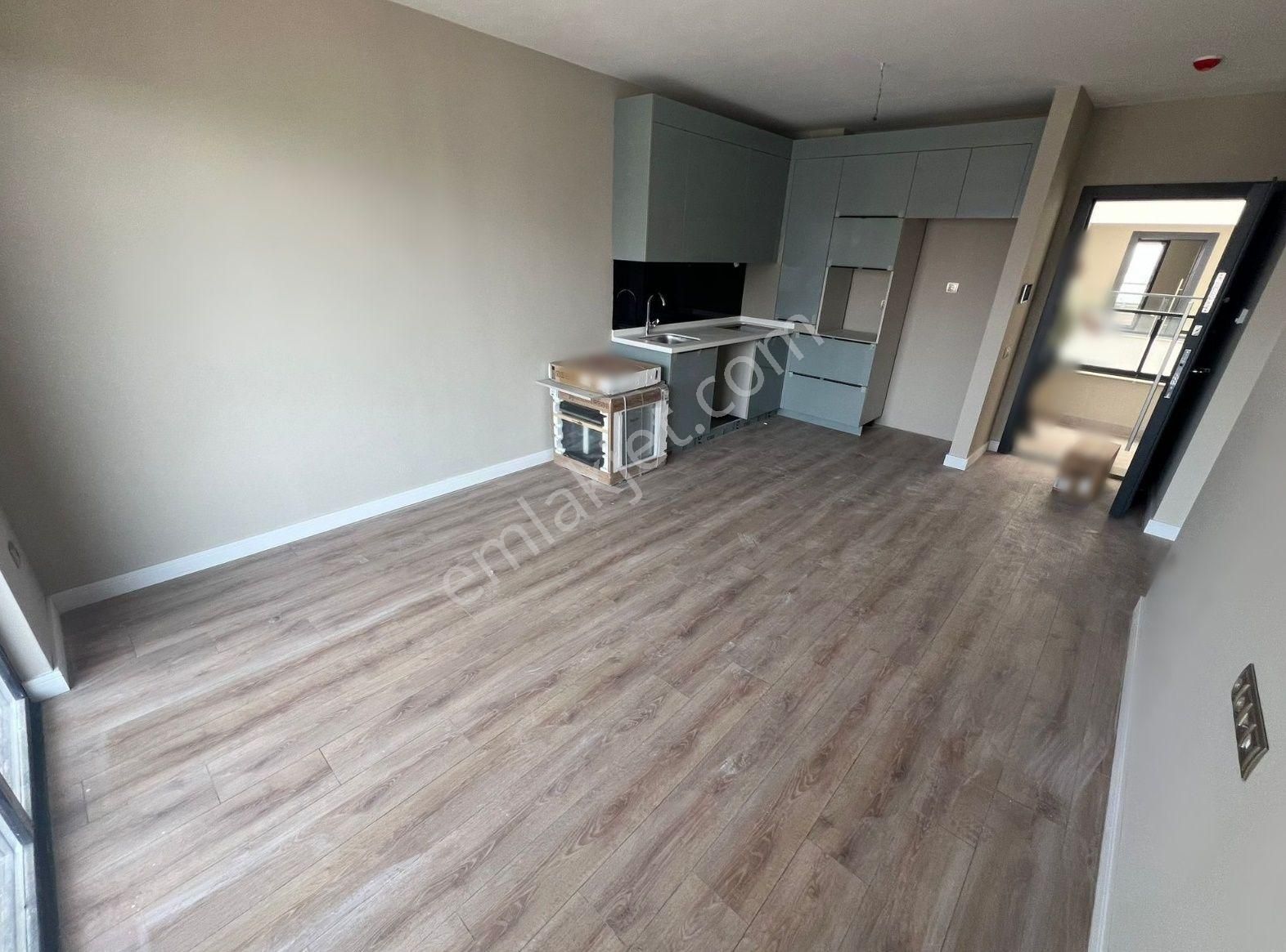 Cumhuriyet Mah. İst Yolu Metro Dibi Atk Sitesi 1+1 Satılık Daire