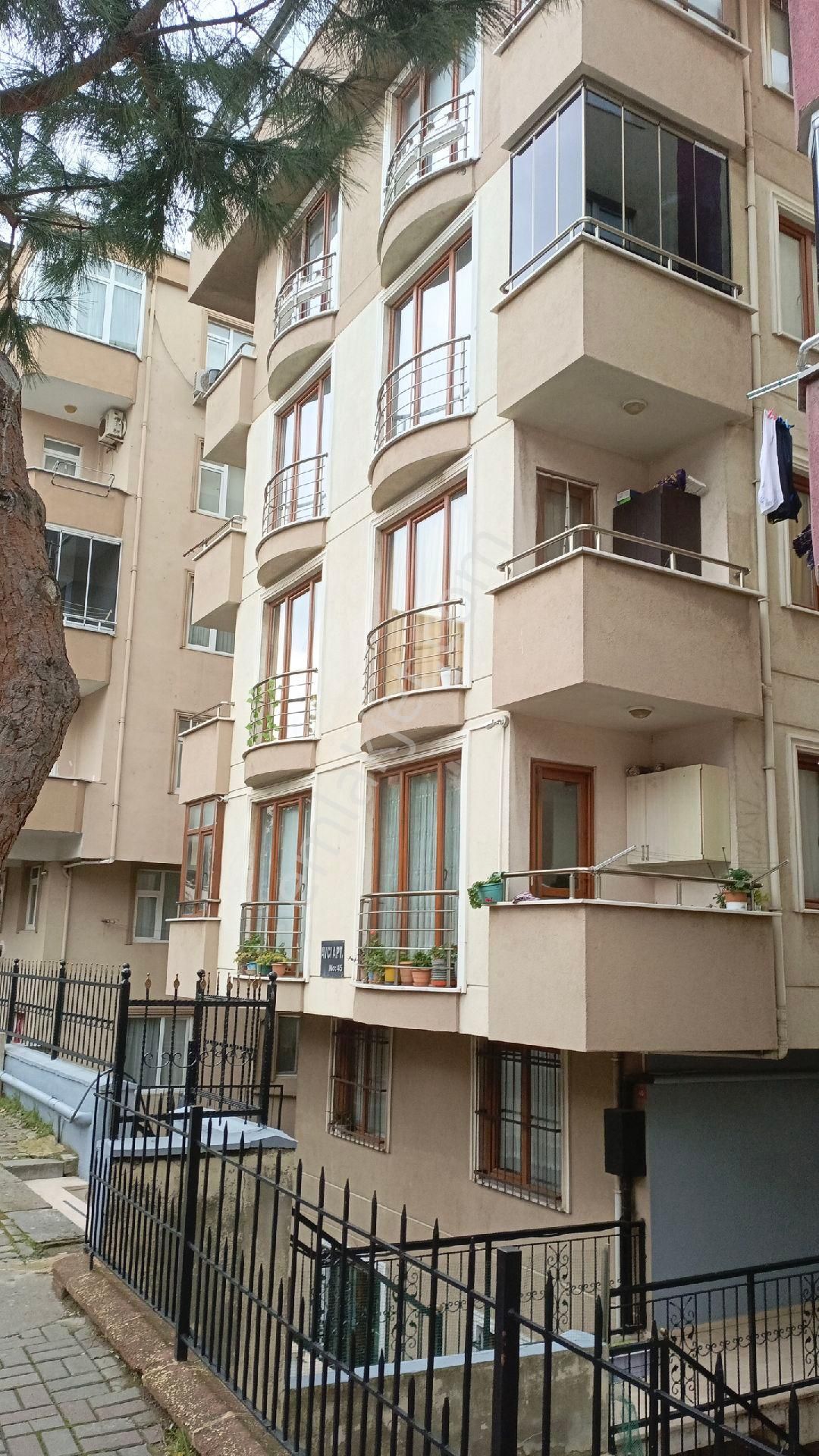 Güzelyalı Güven Emlaktan Merkezi Konum Acil Satılık 3+1 Daire - Görsel 2