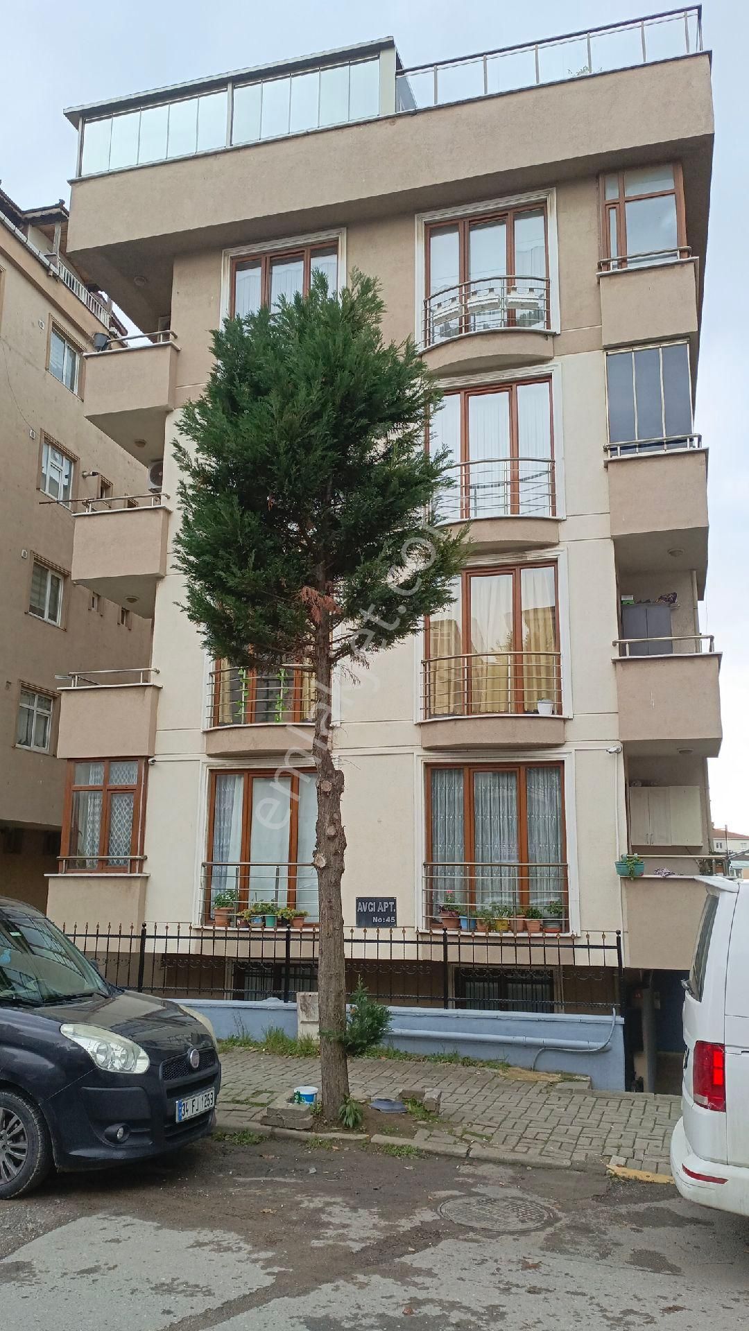 Güzelyalı Güven Emlaktan Merkezi Konum Acil Satılık 3+1 Daire