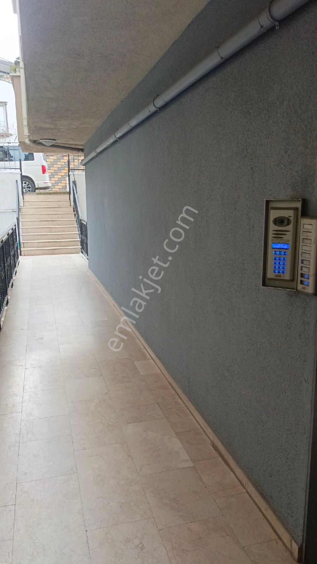 Güzelyalı Güven Emlaktan Merkezi Konum Acil Satılık 3+1 Daire - Görsel 4