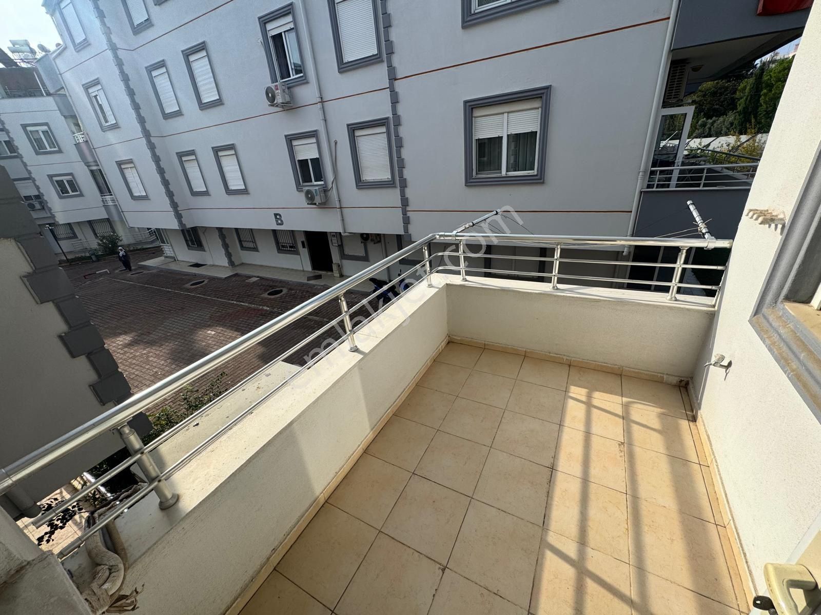 Güzeloba Merkezinde Site İçi Katta 2+1 - Görsel 3