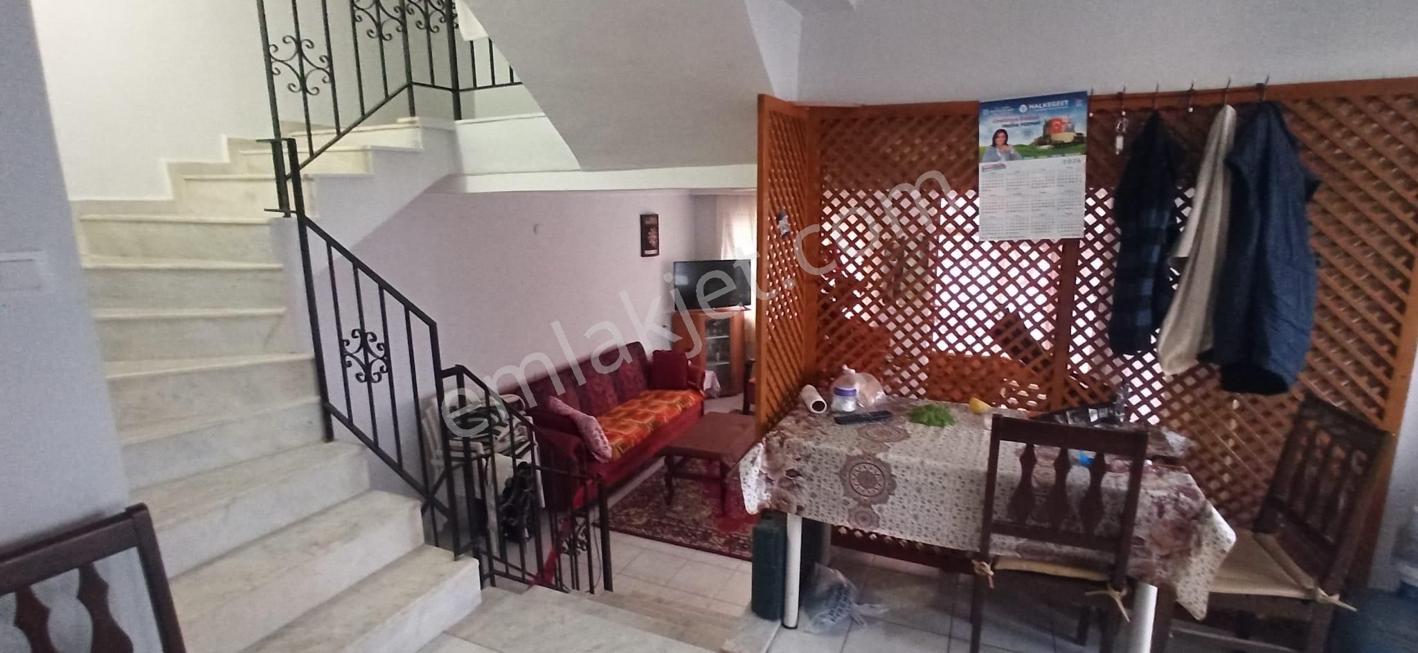 Kuşadası Davutlar Bölgesi Denize 700 Mt 5+1 Satılık Villa - Görsel 23