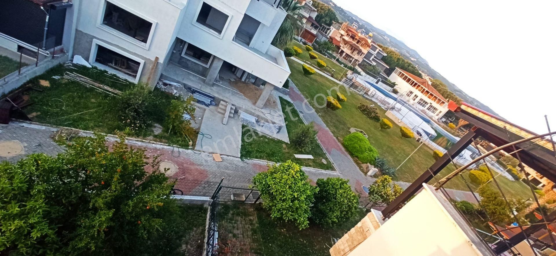 Kuşadası Davutlar Bölgesi Denize 700 Mt 5+1 Satılık Villa - Görsel 8