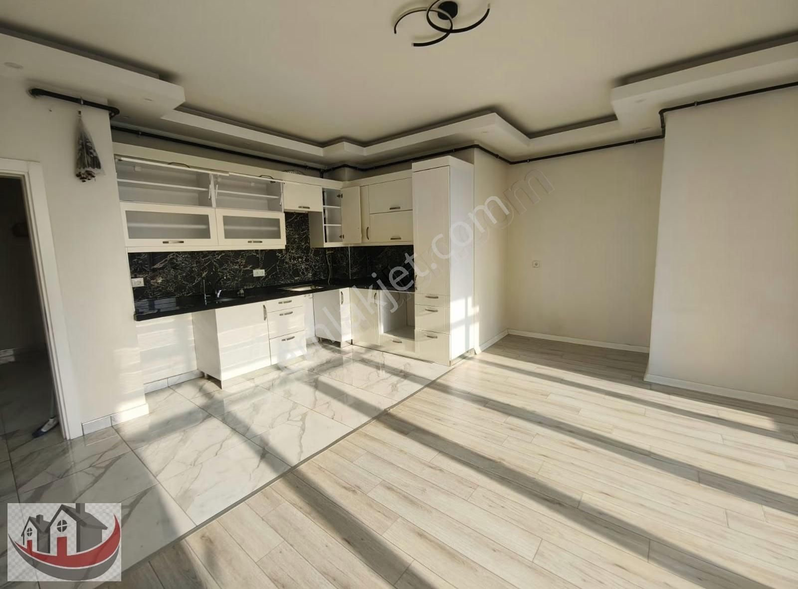 Güneyden Devasa Geniş 2+1.100m2 Asansörlü Lüks Daire - Görsel 11