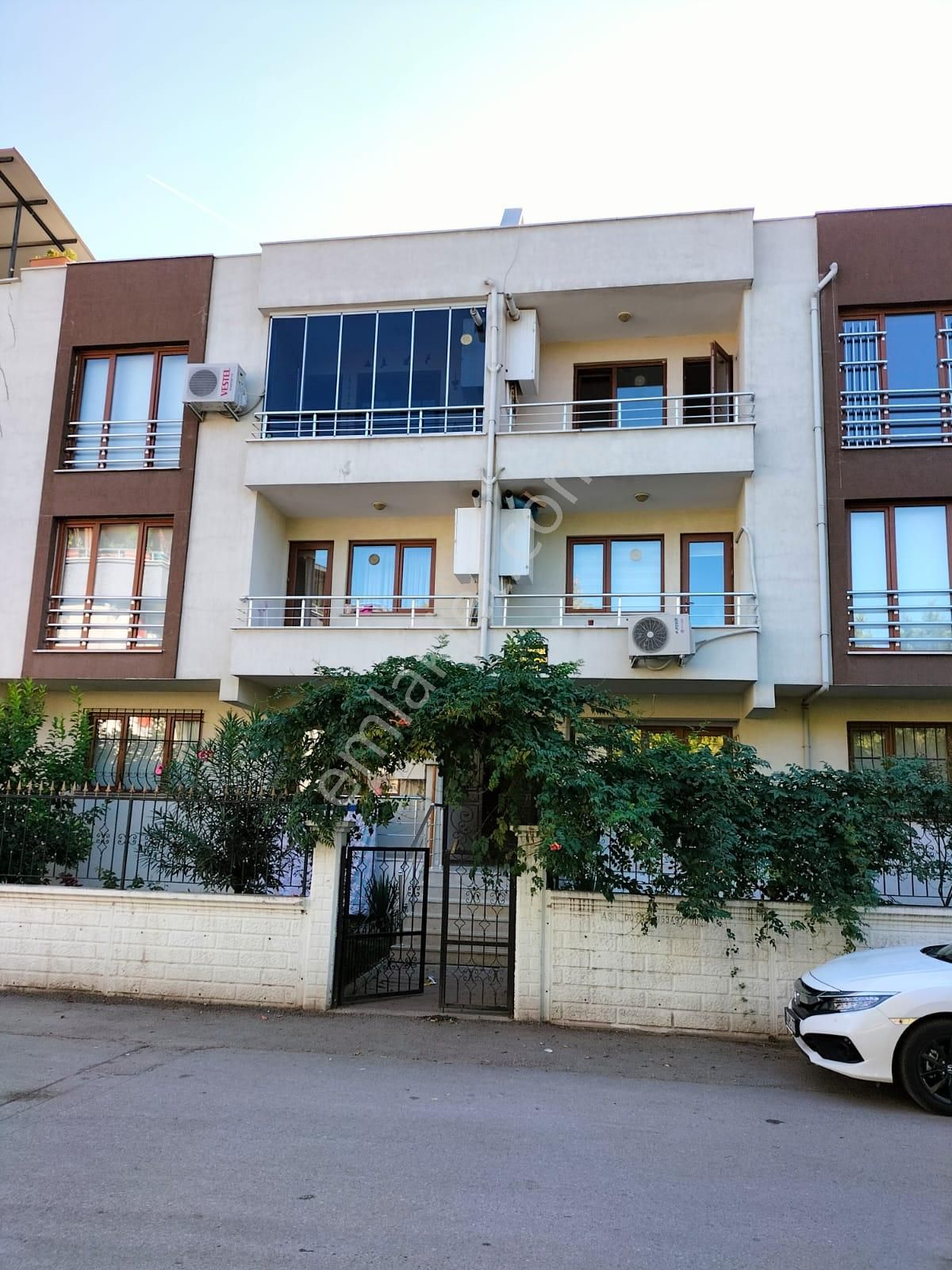 Gürsuda Geniş Güzel Lokasyonda Satılık Daire