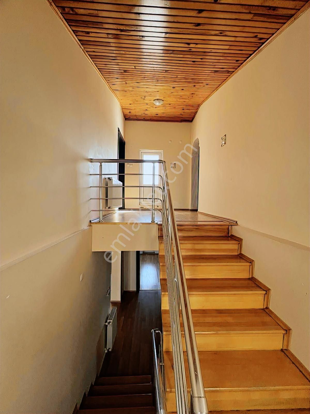 Kuzey Emlaktan 6+2 Kiralık Trbleks Villa - Görsel 16