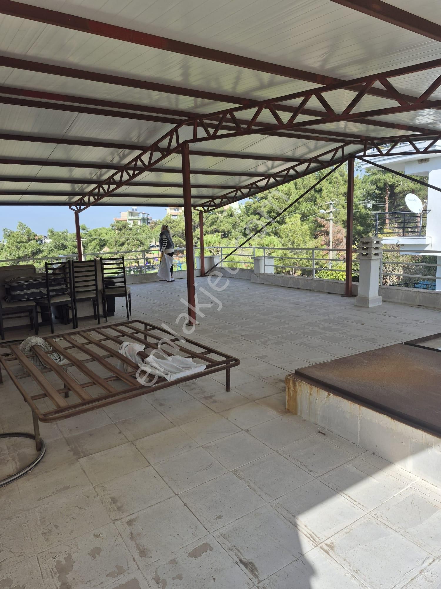 Bölgenin En Prestijli Sitesinde, Geniş Bahçeli, Müstakil Villa Fırsatı! (3+1, Havuzlu) - Görsel 9