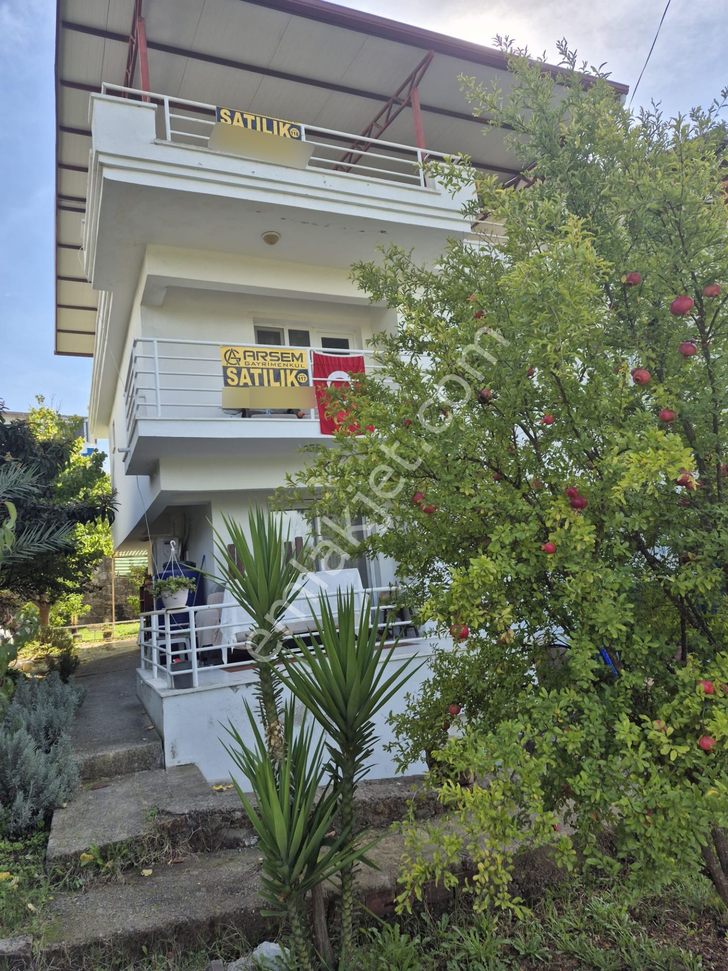 Bölgenin En Prestijli Sitesinde, Geniş Bahçeli, Müstakil Villa Fırsatı! (3+1, Havuzlu) - Görsel 2