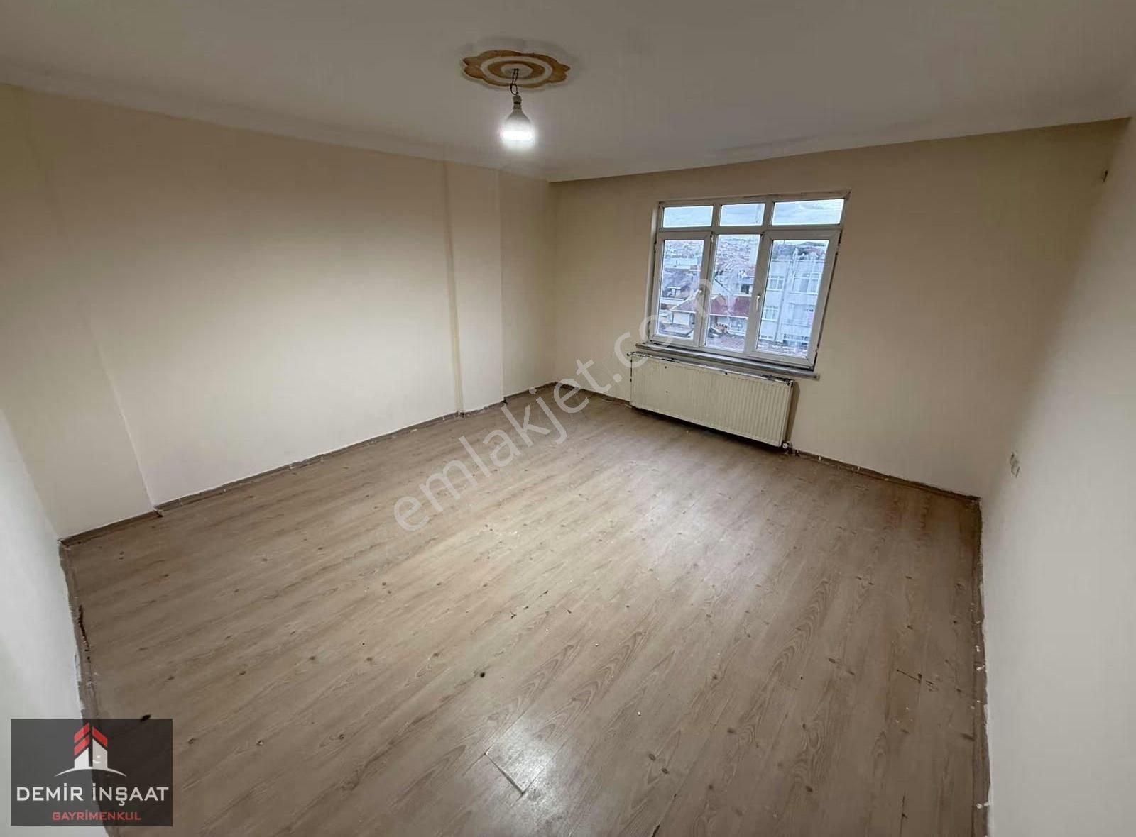 Demir İnşaattan 50.yılda 1+1 Cadde Üzeri Asansörlü 74m2