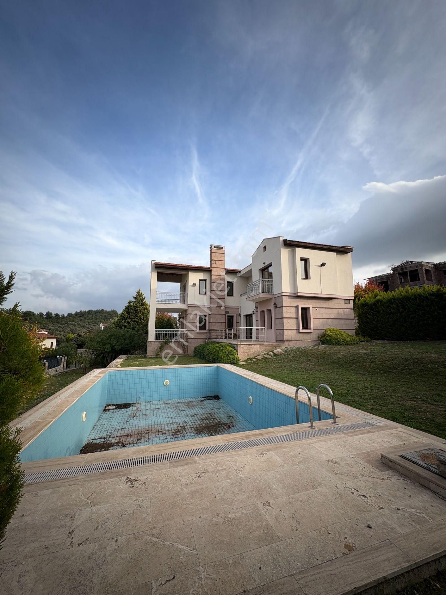 Geniş Arsada Satılık 4+1 Müstakil, Özel Havuzlu Villa - Görsel 3