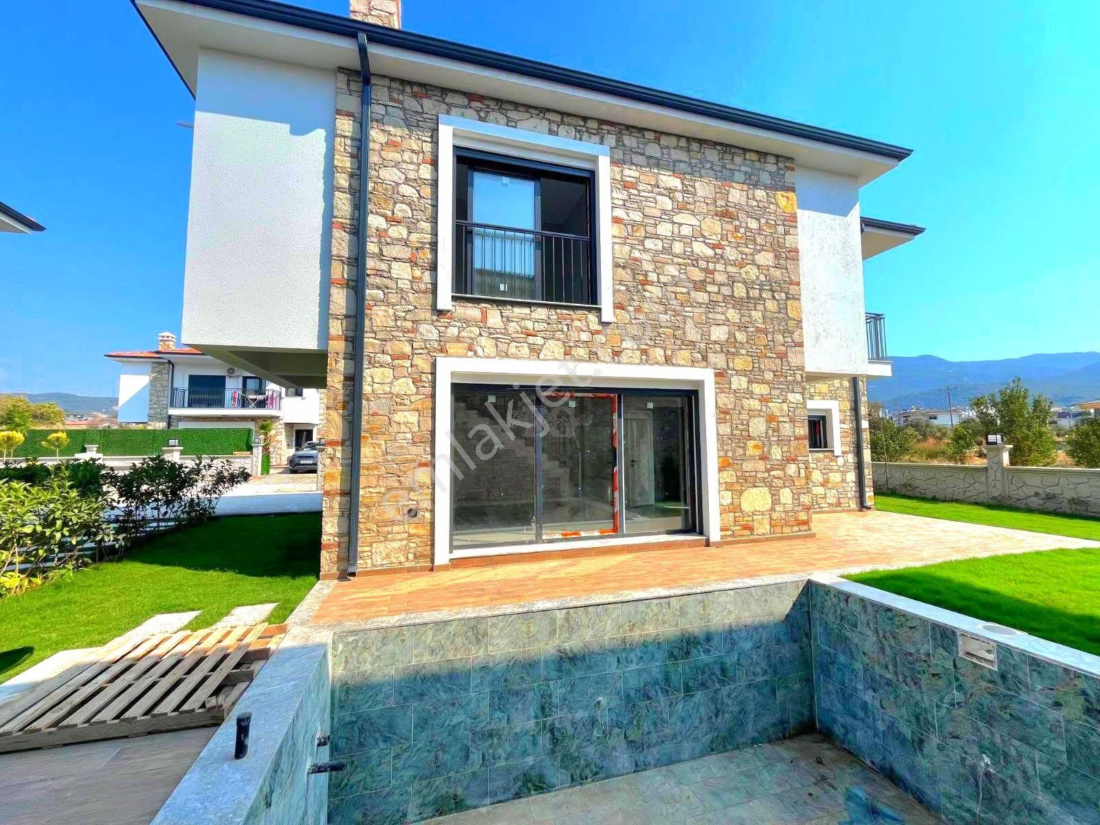 Davutlarda Özel Havuzlu Köşe Konumlu Tek Müstakil Sıfır Villa - Görsel 2