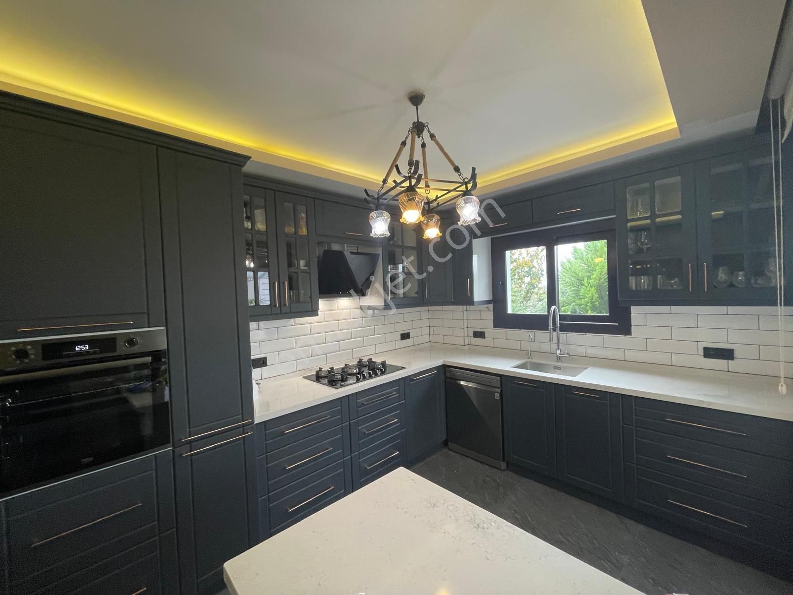 Soğucak'ta Müstakil 7+2 Masrafsız Satılık Villa - Görsel 3