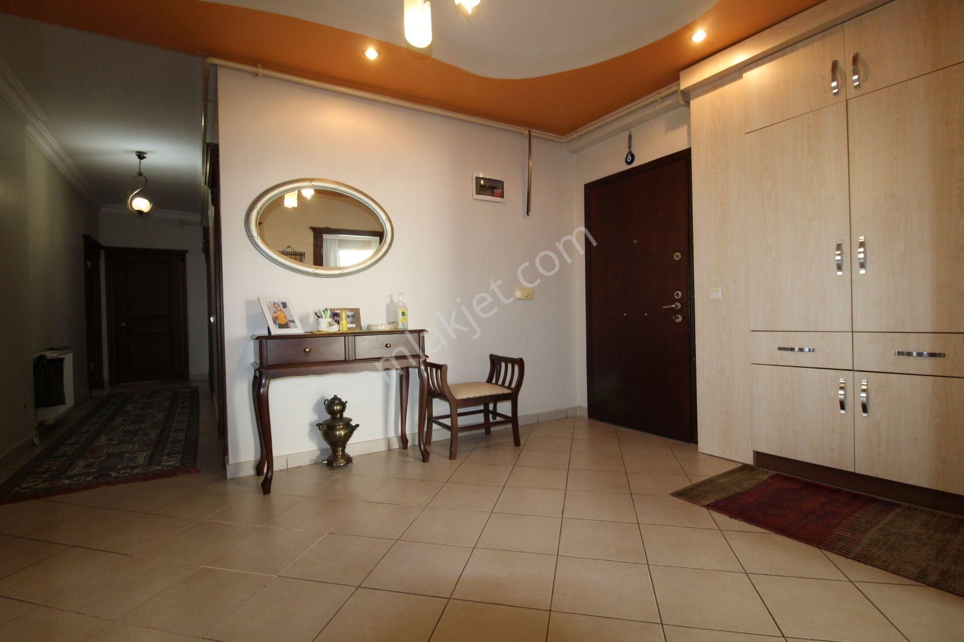 Aslan'dan Merkezi Konumda 4 Cepheli, 280 M2, Orjinal 4+1 Daire - Görsel 25