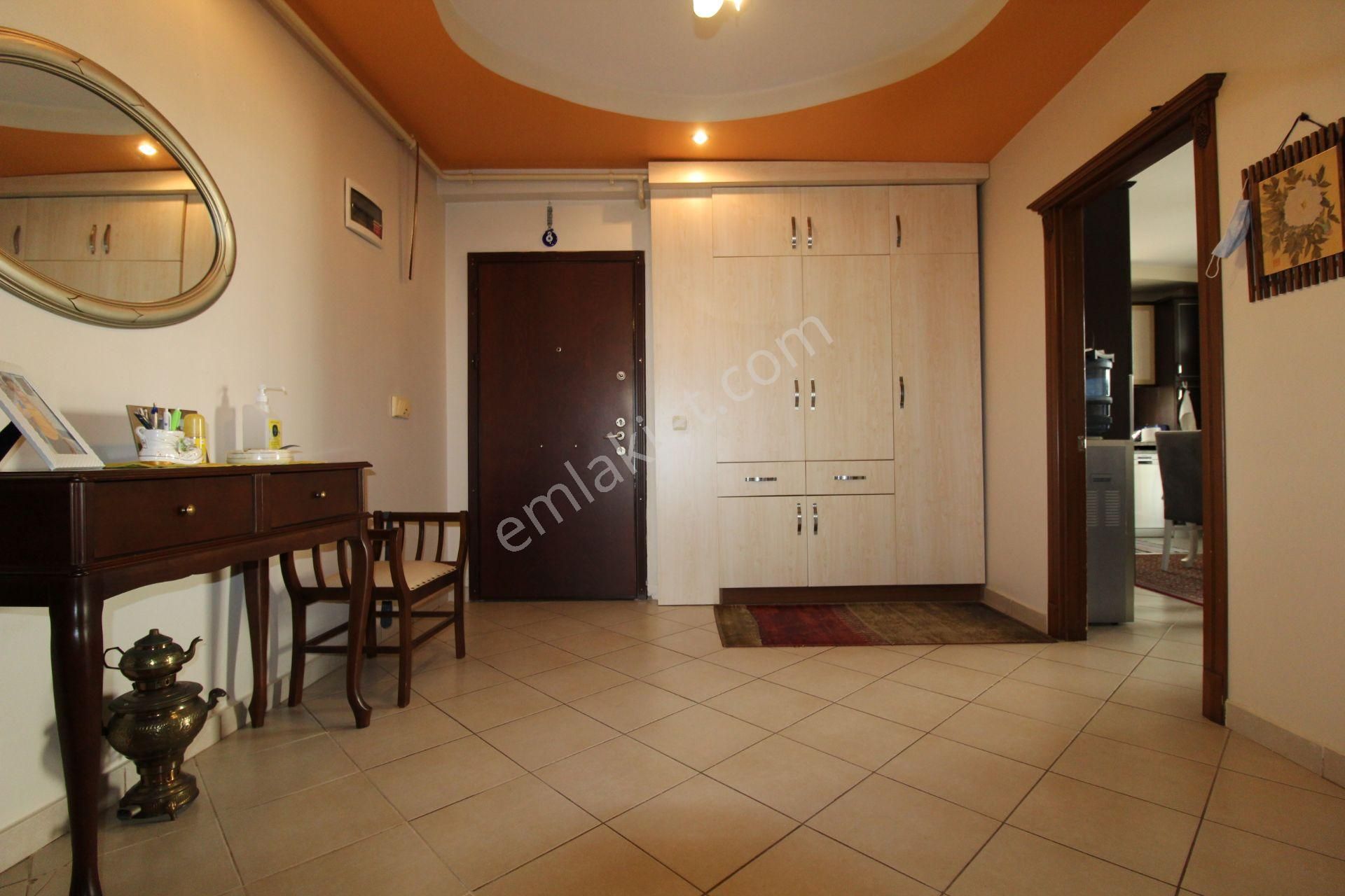 Aslan'dan Merkezi Konumda 4 Cepheli, 280 M2, Orjinal 4+1 Daire - Görsel 24