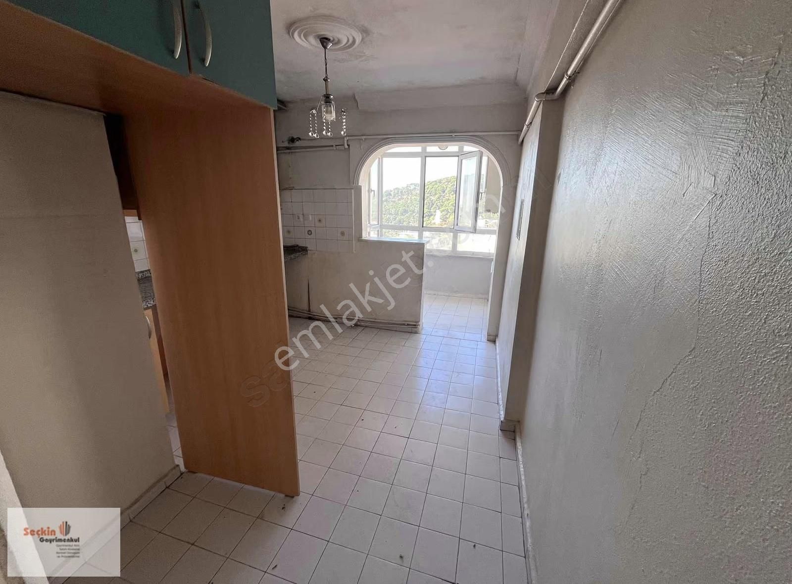 Maltepe Zümrütevlerde Site İçerisinde 3+1 Ferah Deniz Manzaralı - Görsel 3