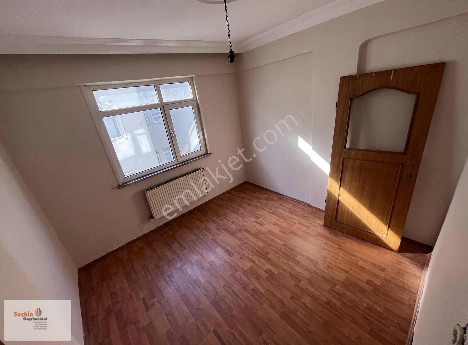 Maltepe Zümrütevlerde Site İçerisinde 3+1 Ferah Deniz Manzaralı