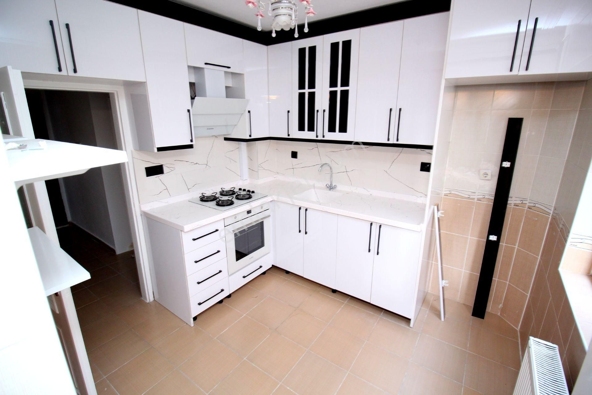 Emre Emlak'tan Pınarbaşı'nda Caddeye Yakın Masrafsız Kiralık 2+1 Daire - Görsel 3