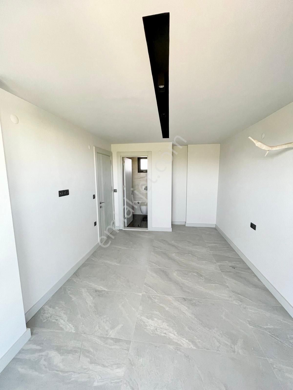 Kuşadası Güzelçamlı'da Müstakil Özel Havuzlu Sıfır 3+1 - Görsel 8