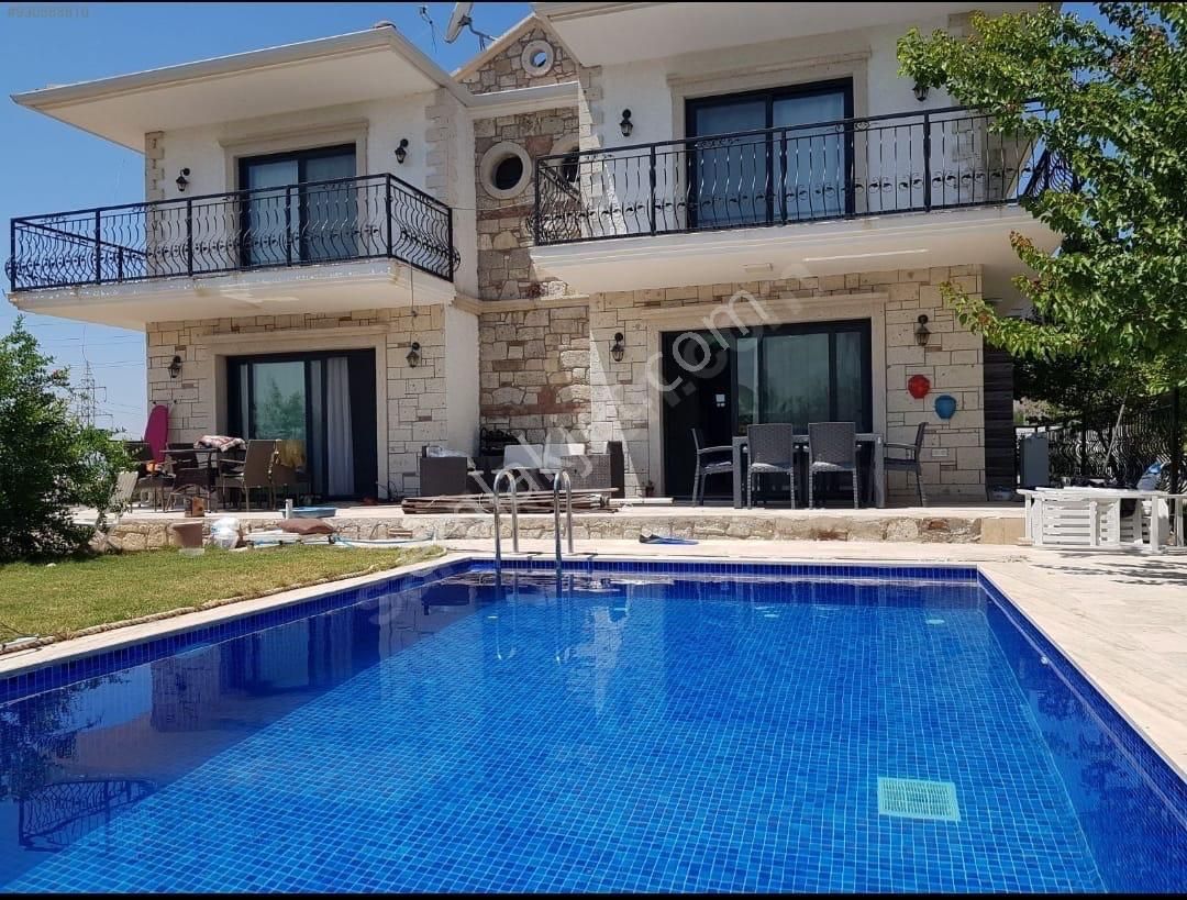 Turyap’tan Çeşme Ilıca’da Senelik Kiralık Muhteşem Havuzlu Dubleks Villa