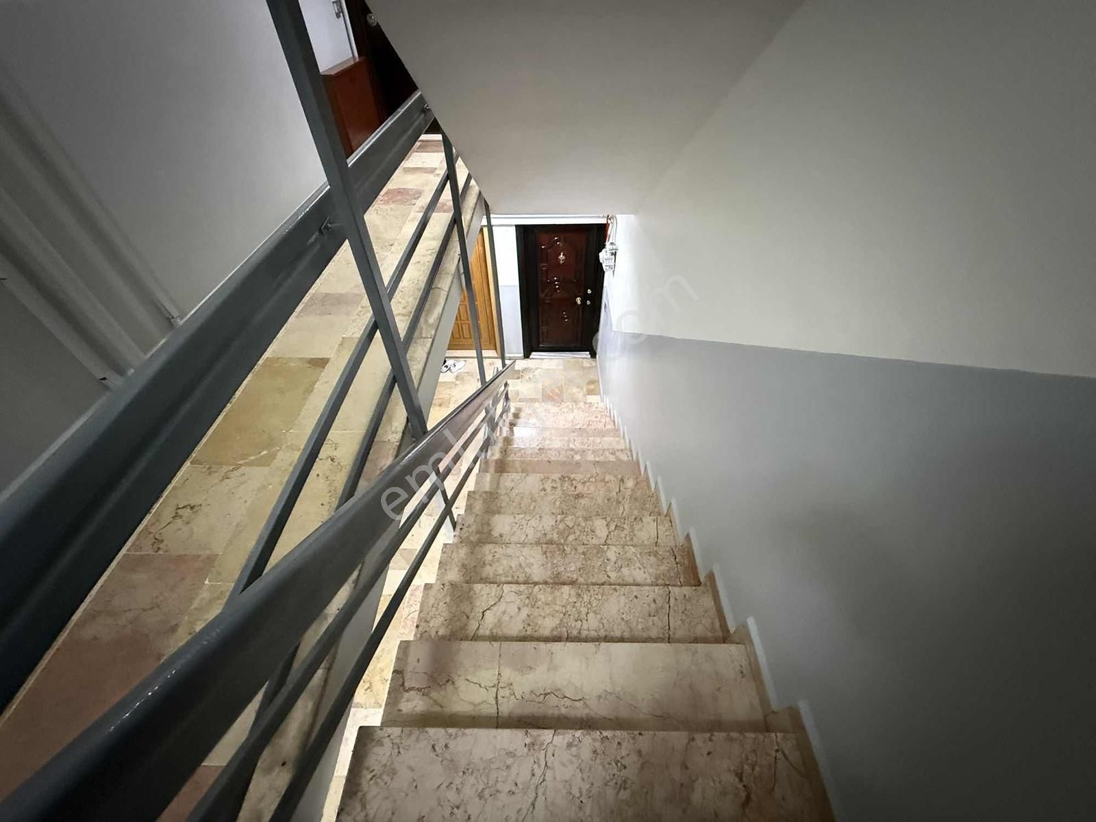 Devlet Hst. Ve İçmeler Mrmry .yakını Site İçinde Geniş 2+1 Daire - Görsel 5