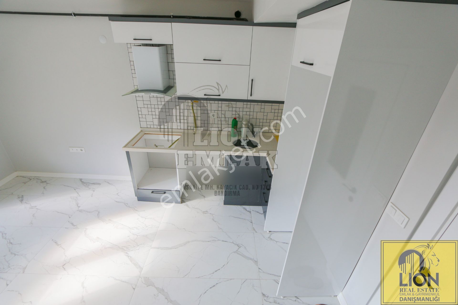 Lıon Emlak'tan 600 Evler'de Sıfır Ayarında , Balkonlu Kiralık 1+1 Daire - Görsel 9