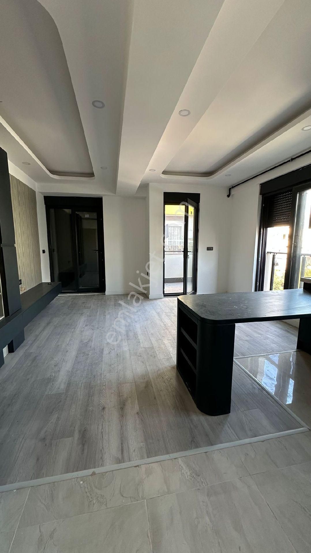 Bahçelievler’de 0 Yaş – Denize 250 M! Üç Cephe 2+1 Yerden Isıtma