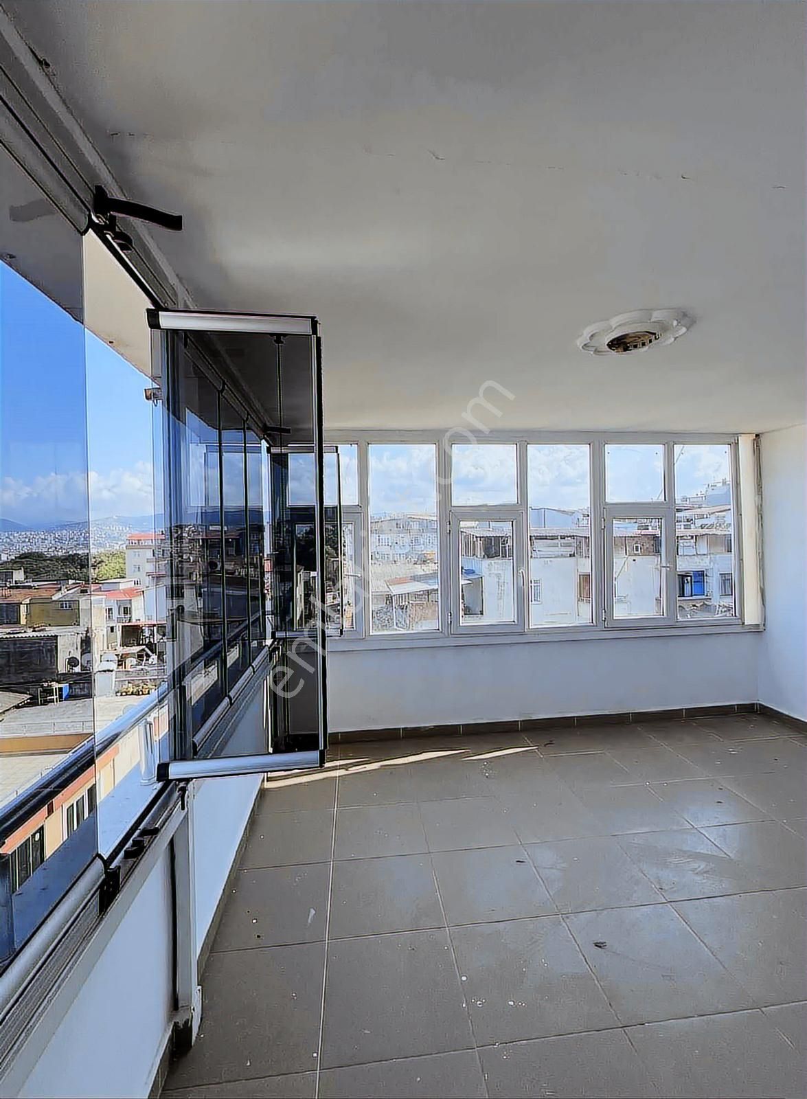 Deniz Manzaralı Selahiye Satılık Geniş Daire - Görsel 19