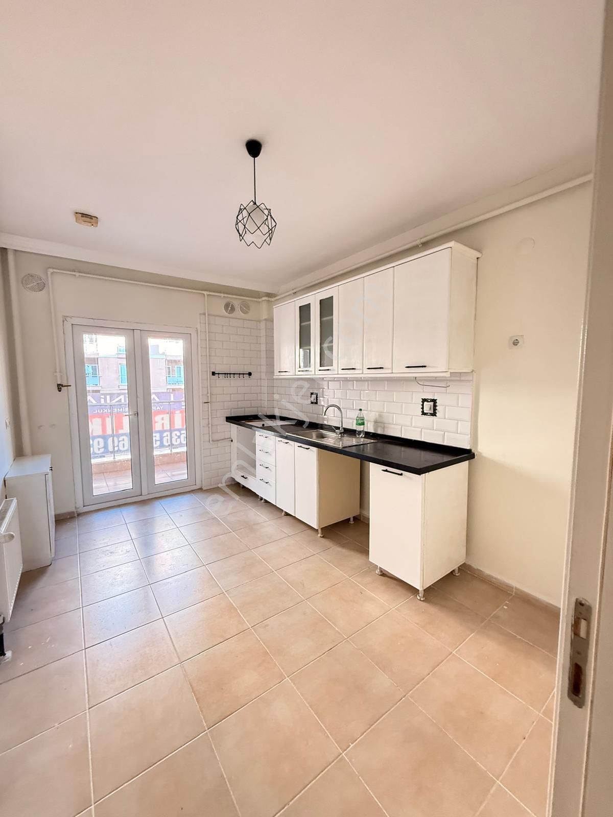 Kıyıkent Tokide Cam Balkonlu Yeni Boyalı 2+1 Kiralık Daire - Görsel 3