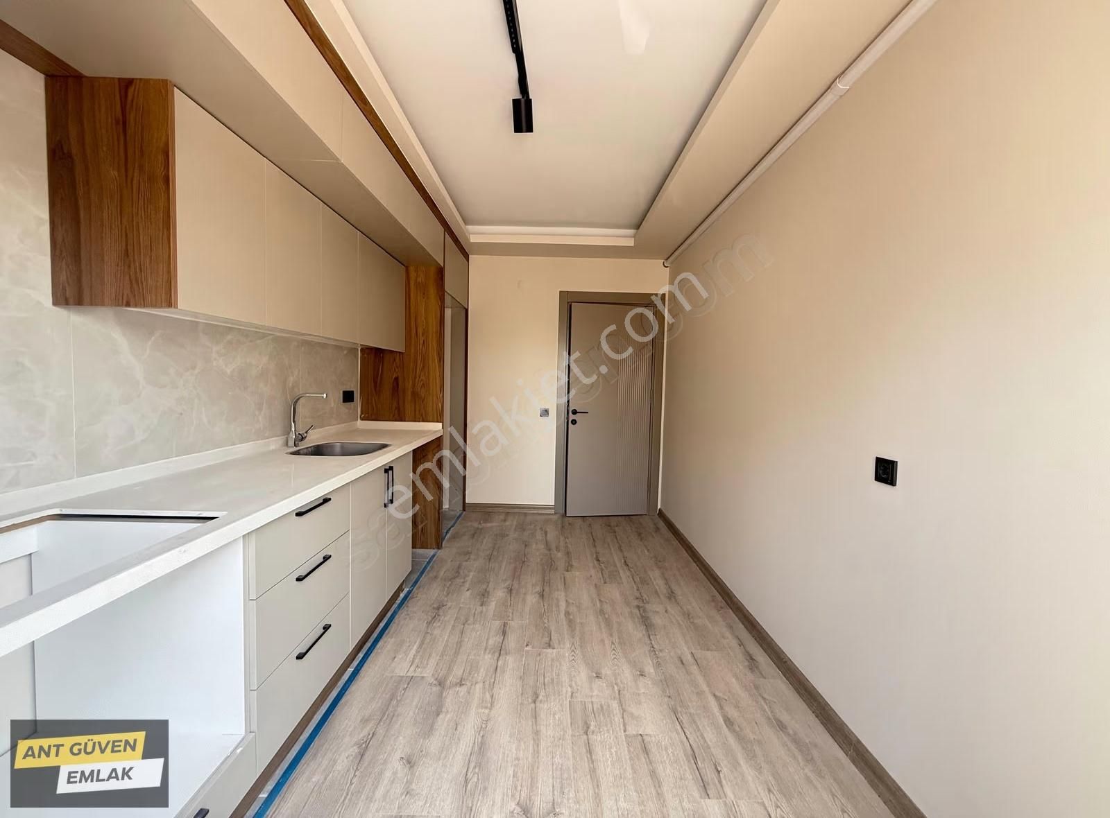 Bahçeyaka'da Merkezi Konumda 2+1 Sıfır Asansörlü Daire