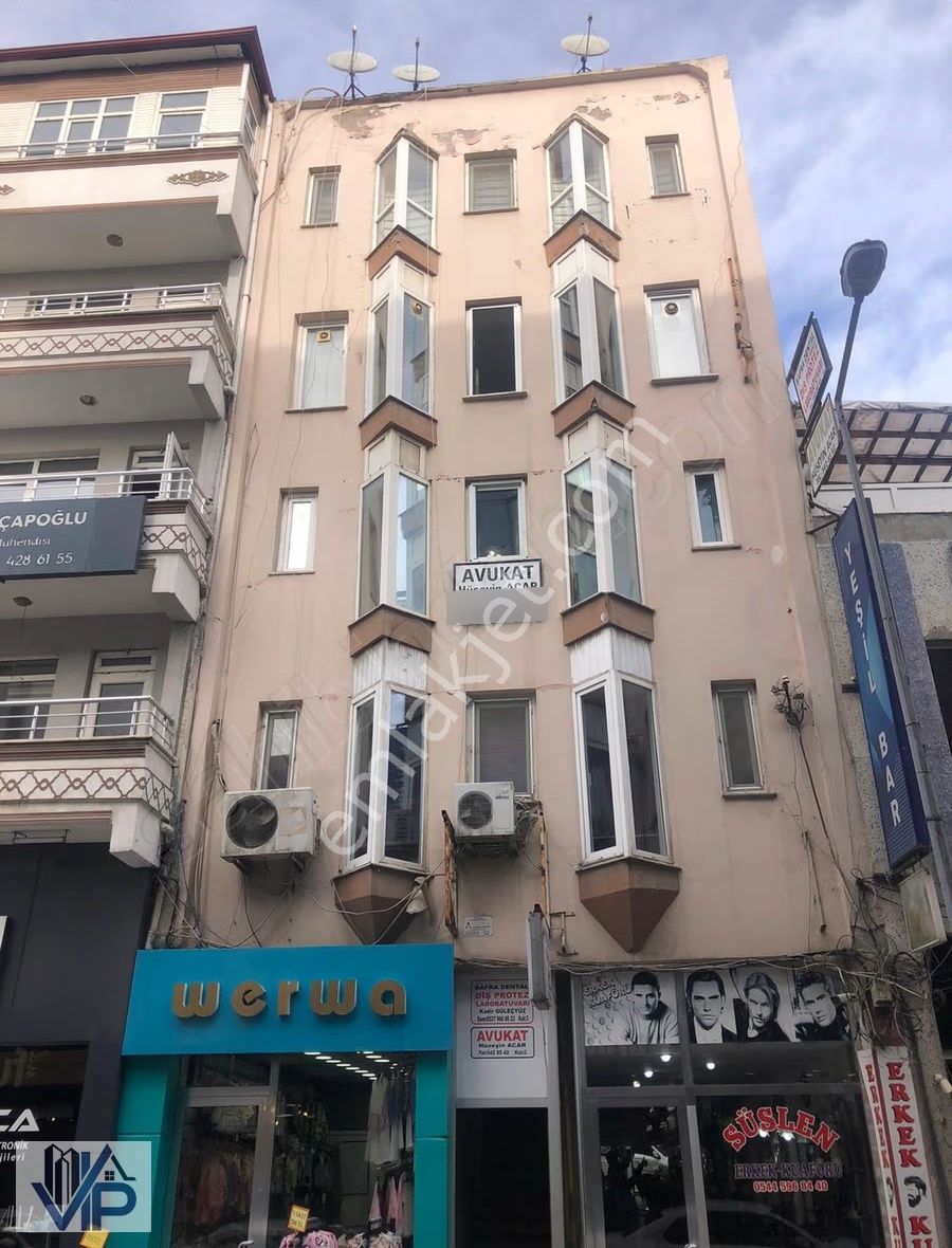 Bafra Vıp Gym'den Cumhuriyet Meydanında Satılık 2+0 Ofis