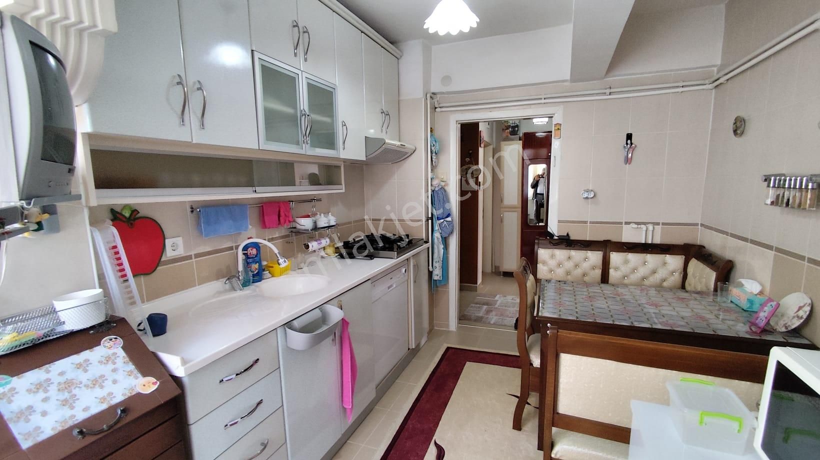 Ergenekon Ödemiş Sokak Yapılı Satılık 3+1 Daire