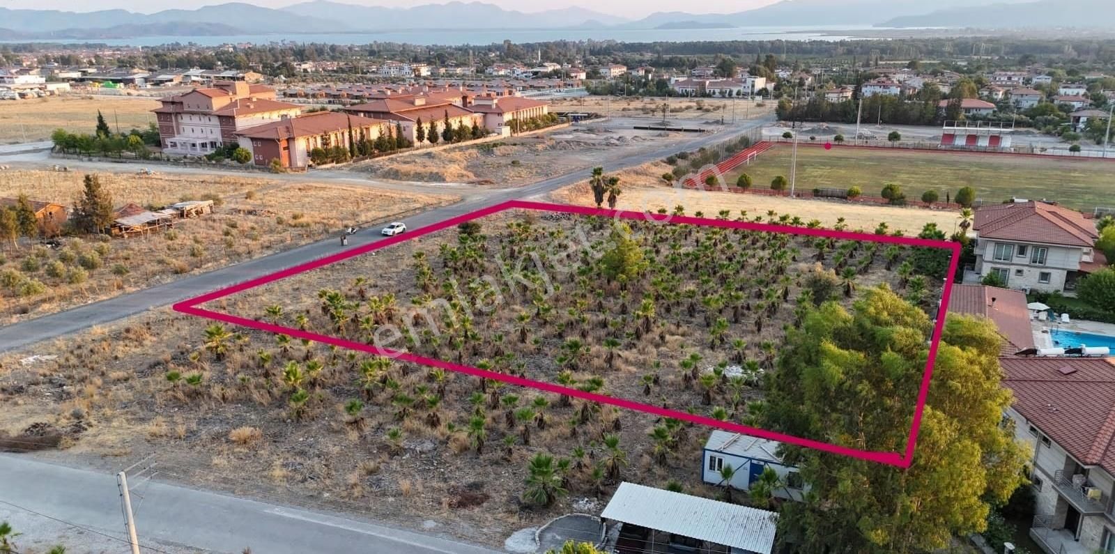 Toparlarda Göl Manzaralı 20/40 İmarlı, 4.600 M² Yatırımlık Arsa